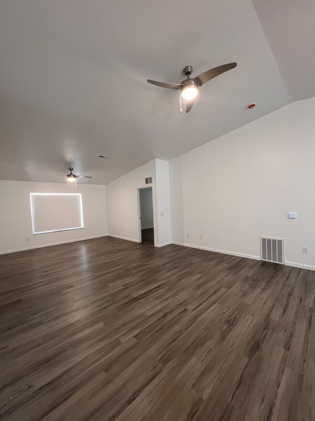 Building Photo - 209 Millersburg St