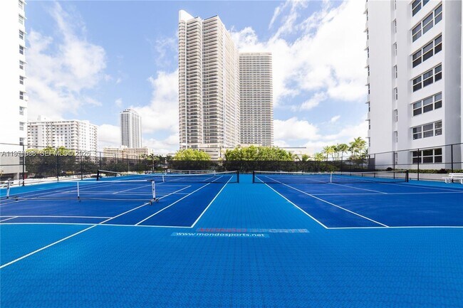 Building Photo - 1904 S Ocean Dr