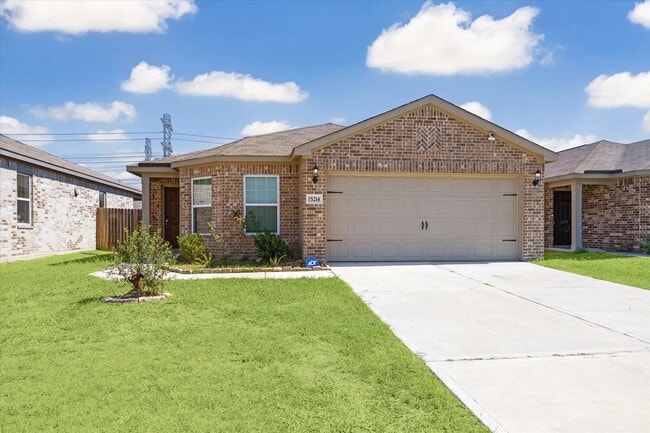 Primary Photo - 15214 Central Lakes Dr