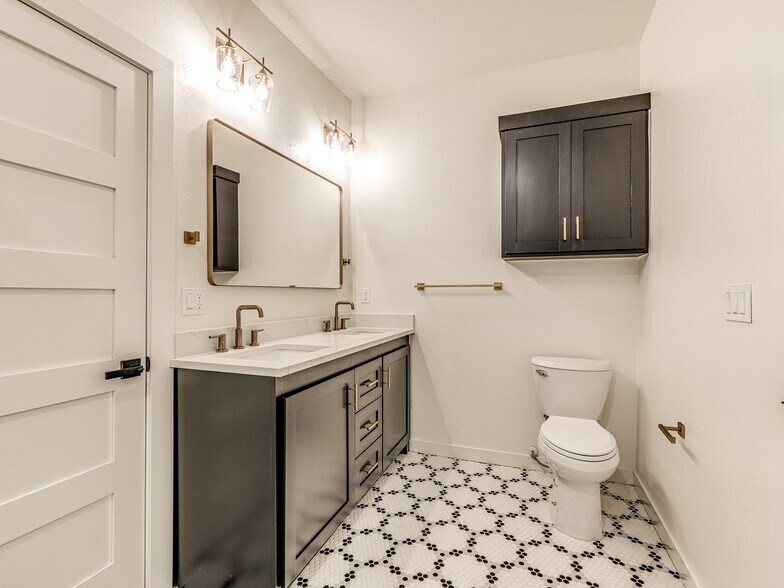 Building Photo - 828 NW 32nd St