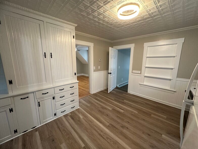 Building Photo - 17 Central St