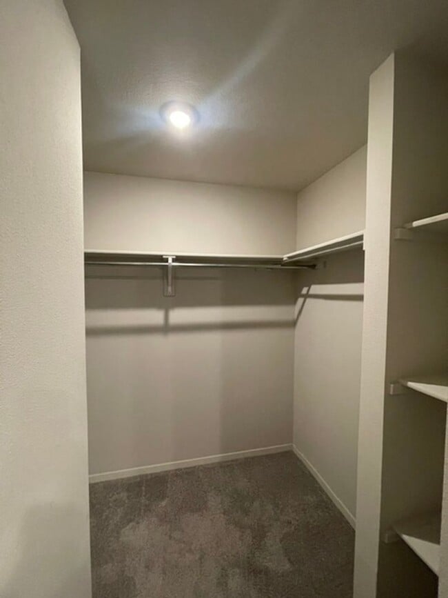 Building Photo - 4 Bed | 2 Bath in Broken Arrow!