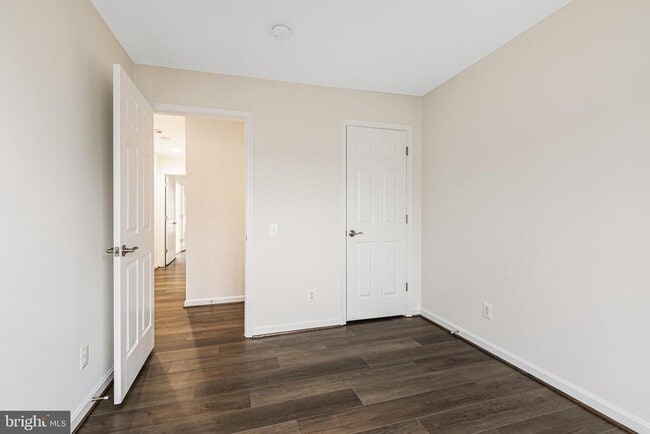 Building Photo - 5036 Greenhouse Terrace