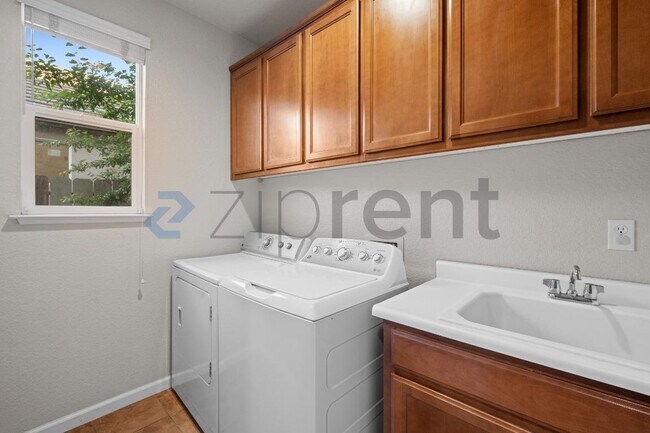 Building Photo - 1137 St Croix Way