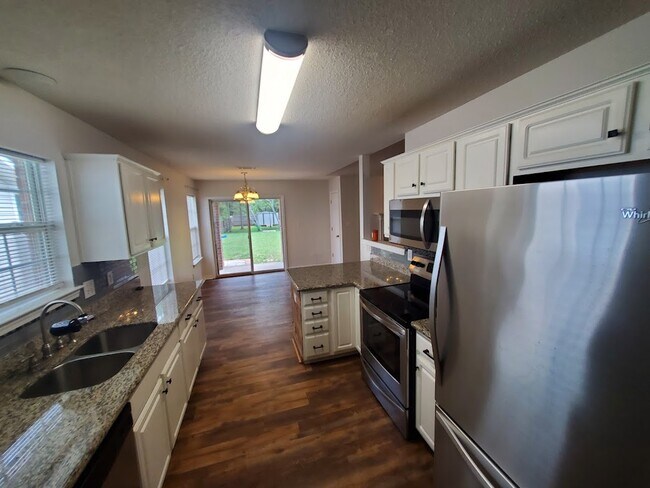 Building Photo - 1516 Oakhill Rd