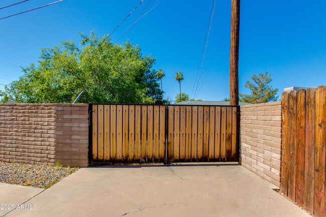 Building Photo - 3109 E Turney Ave