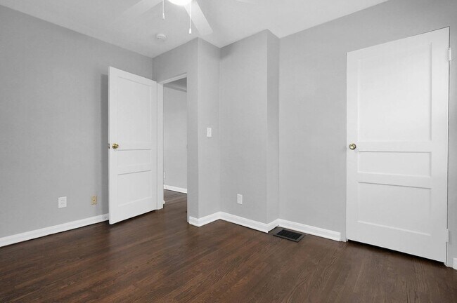 Building Photo - 2229 Middlehurst Dr