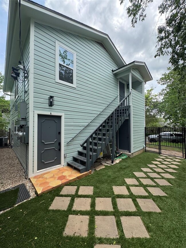 Building Photo - 1604 W 40th St