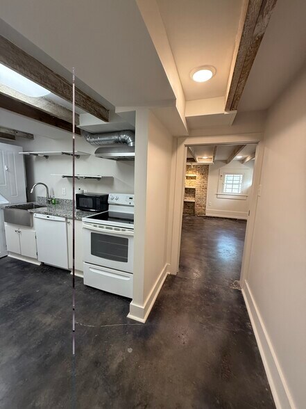 Building Photo - 7903 Plum St