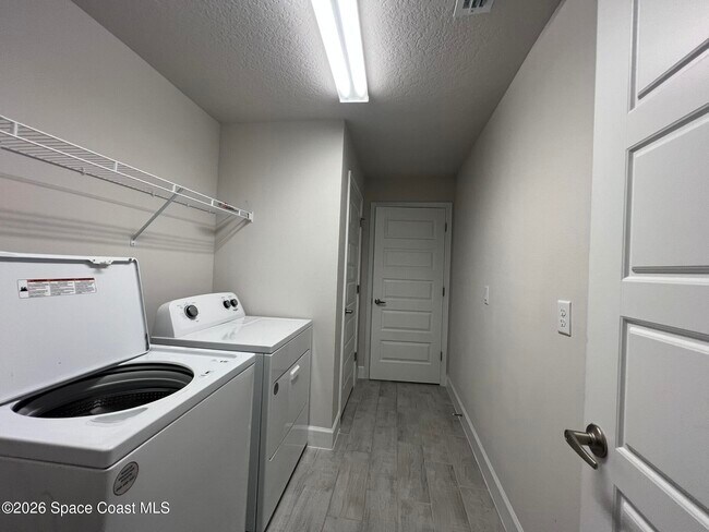 Building Photo - 8752 Waterstone Blvd