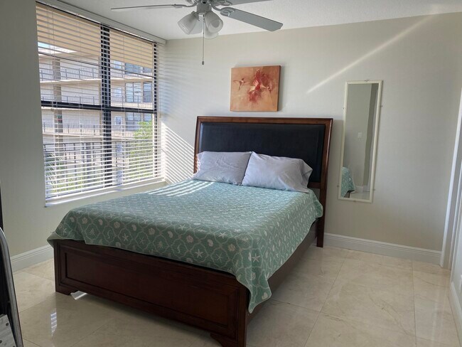 Building Photo - 13 Royal Palm Way