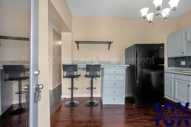 Building Photo - 1652 Summit St