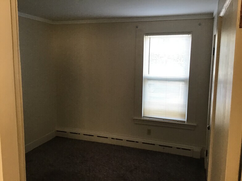 Spare rear entry room - 143 Prospect St