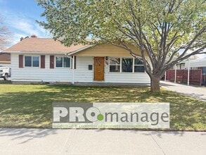 Building Photo - Single family home with yard