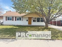 Building Photo - Single family home with yard