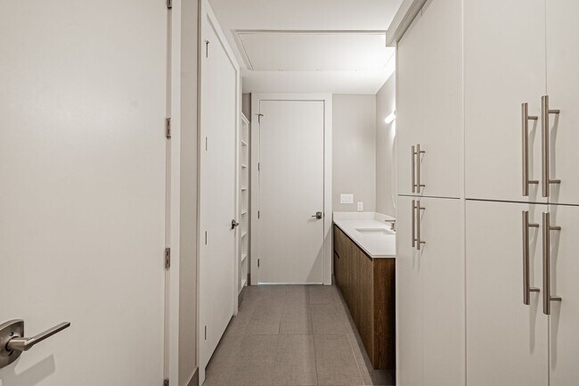 Building Photo - LUX 1BD, 1.5BA Lakehouse Condo with Balcony