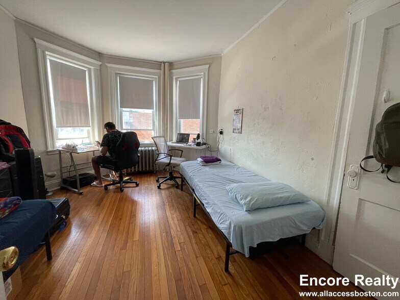 Building Photo - 1163 Boylston St