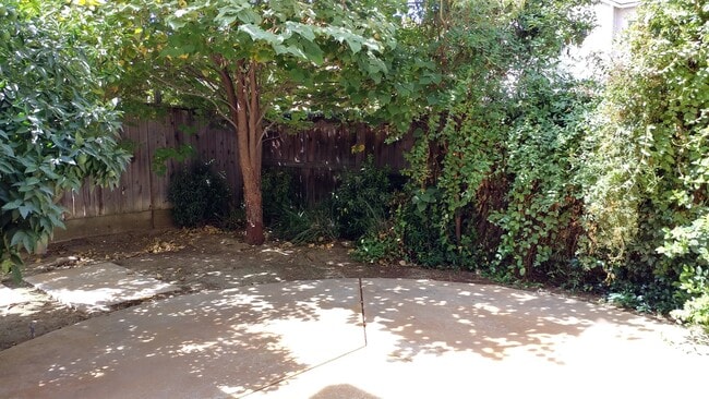 Building Photo - 2-Story home in the gated community of Eur...