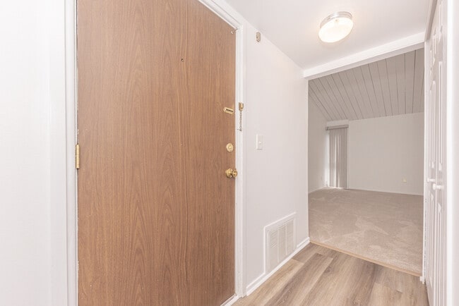 Building Photo - 2407 Packard St