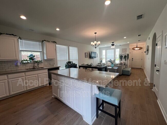 Building Photo - 3218 El Paso Dr