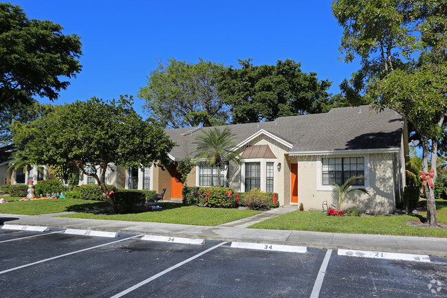 Building Photo - Lilac Village Carriage Walk