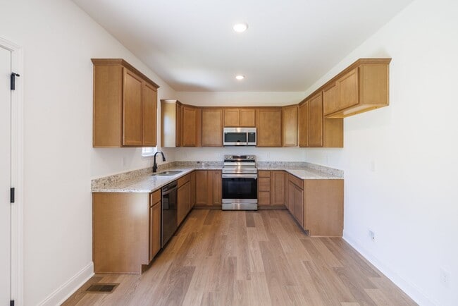 Building Photo - ONE-MONTH FREE RENT Move-Incentitive!!! Ne...