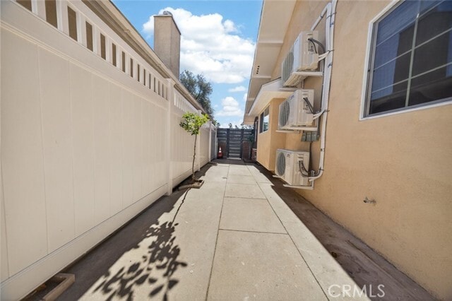 Building Photo - 327 Vine St