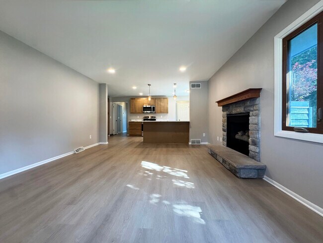 Building Photo - 1614 Stardust Dr