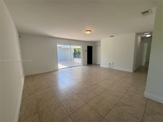 Building Photo - 3420 SW 125th Ct