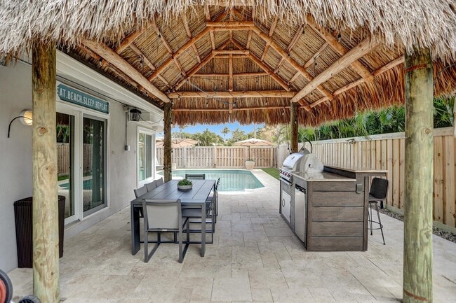 Building Photo - 470 SE 4th Ct