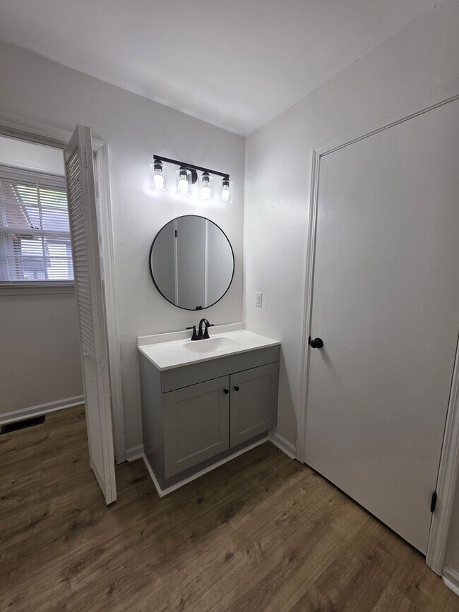 Building Photo - FOR LEASE Charming All-Brick Home on 1 Acr...