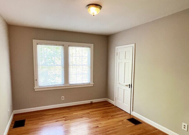 Building Photo - 3263 Bishop St