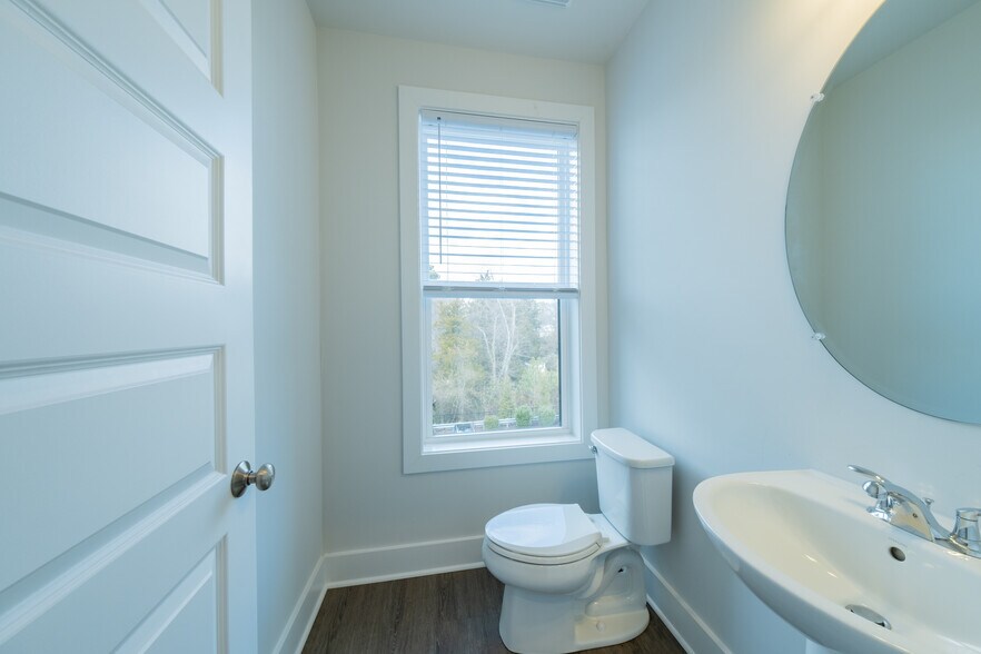 Building Photo - 2707 Acadia Dr