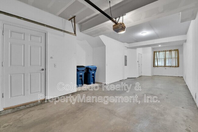 Building Photo - 5392 Allison St