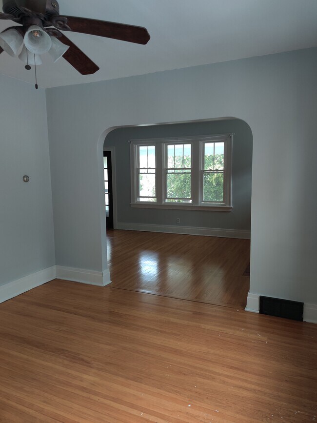 Living / dining room - 329 North Dr