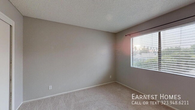 Building Photo - 7231 Balboa Blvd