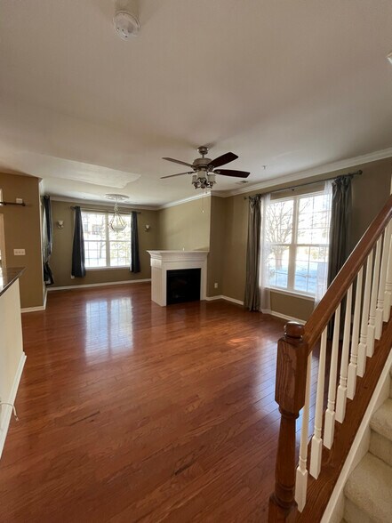 Building Photo - 43935 Hickory Corner Terrace