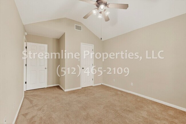Building Photo - Spacious 4 Bedroom, 2 Bath - Open Layout!