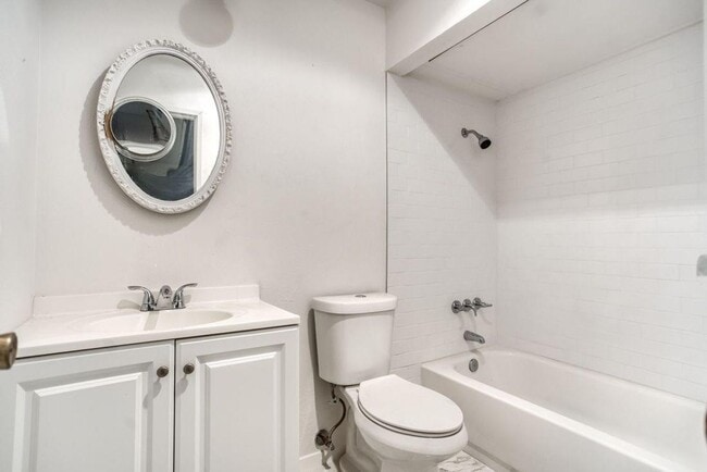 Building Photo - Location location