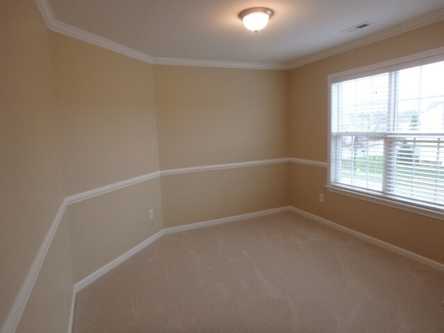 Building Photo - 121 Hampton Lake Dr