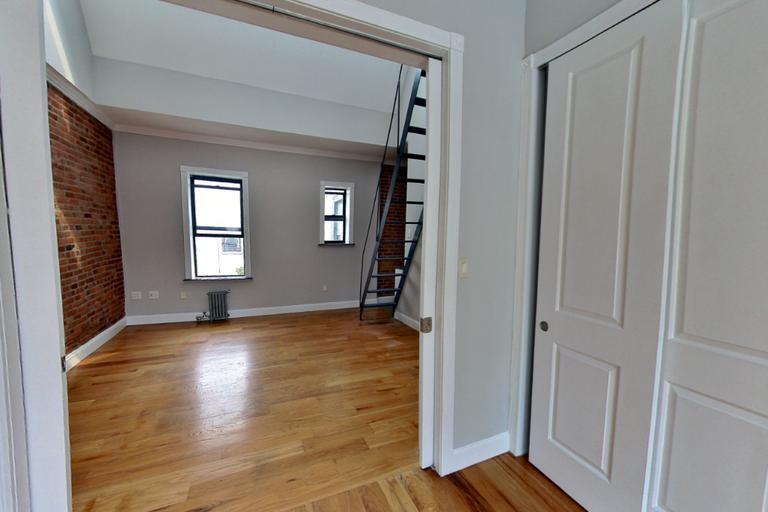 Building Photo - 330 E 100th St