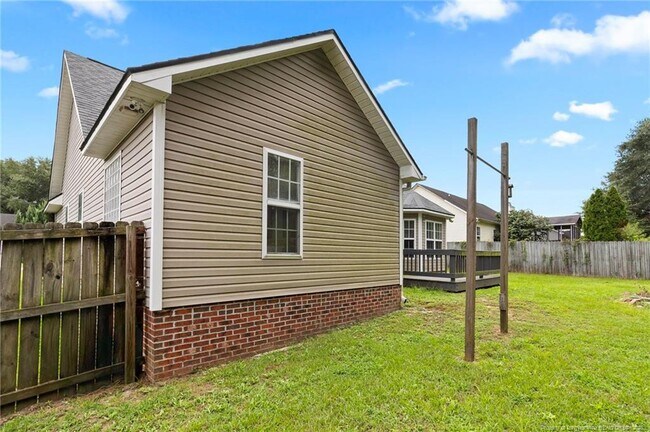 Building Photo - 111 Silverberry Ct