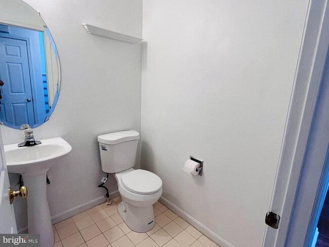 Building Photo - 204 Beckington Ct