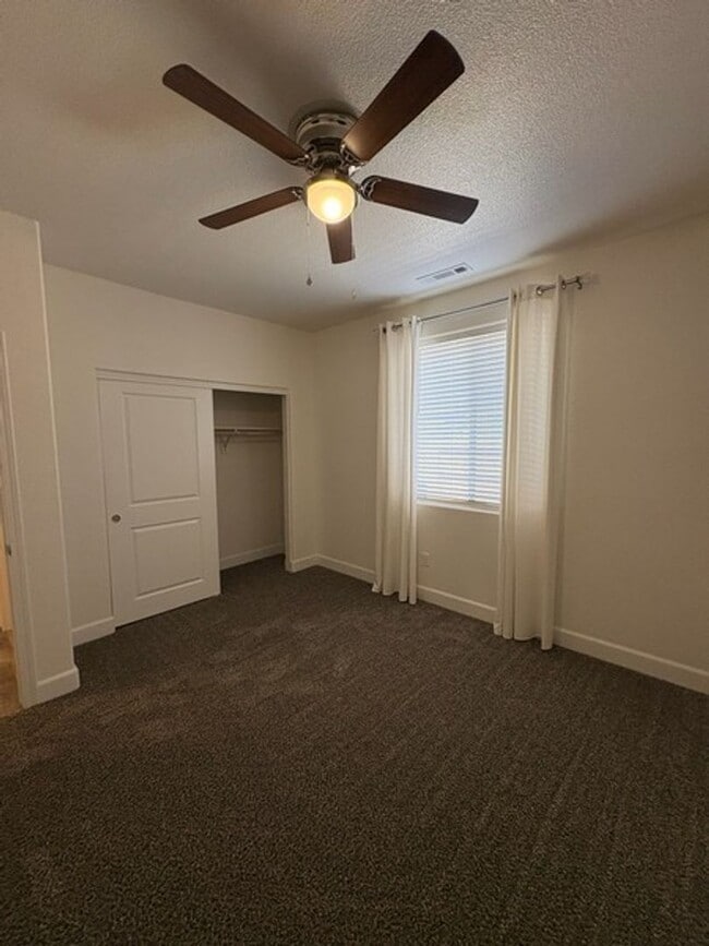 Building Photo - Spacious Four Bedroom off the Golf Course in Fernley