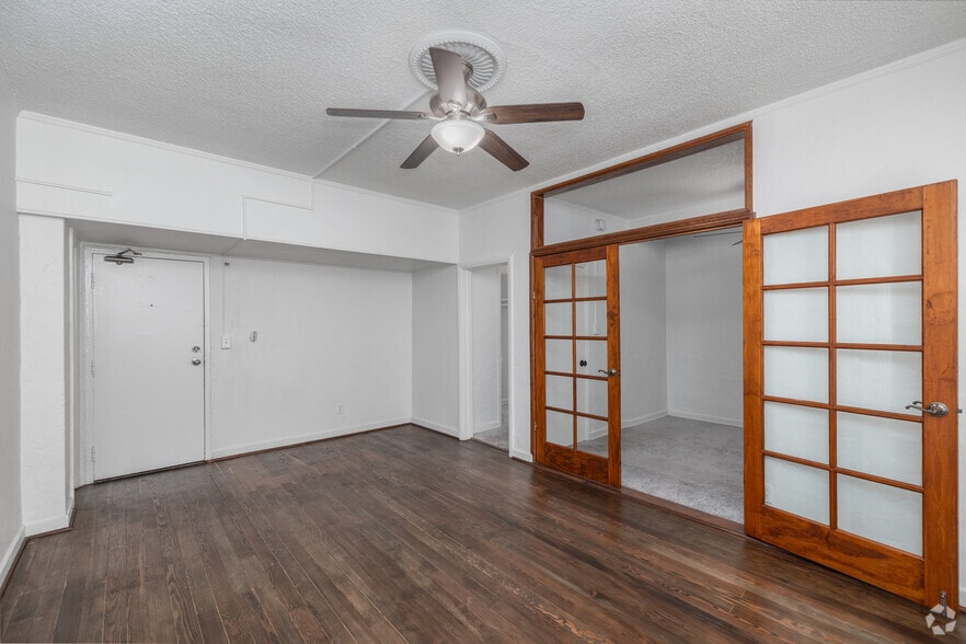 Primary Photo - Wendover Apartments
