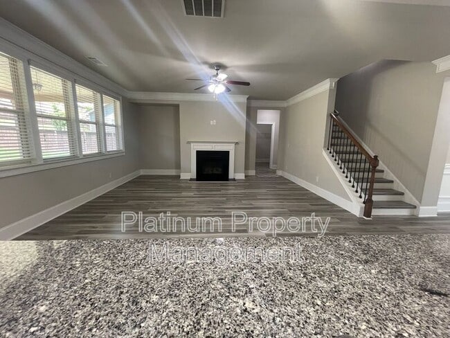 Building Photo - 5180 Mirror Lake Dr