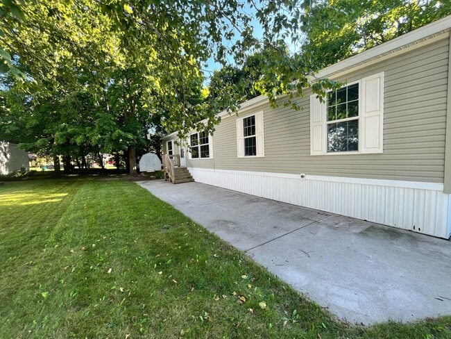 Building Photo - 1607 Delaware Dr