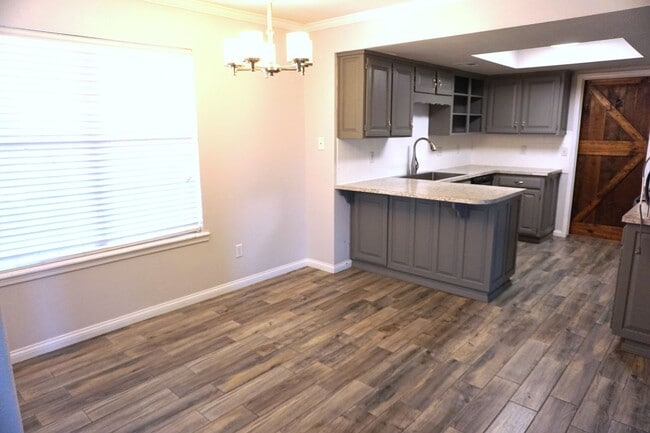 Building Photo - 3 Bed / 2 Bath Home on Cul de Sac in North Rogers - Easy access to 14th St, Shopping, Restaurants!