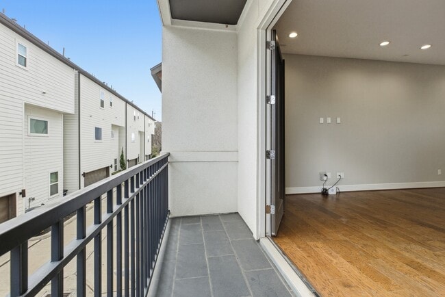 Building Photo - 1222 Upton St