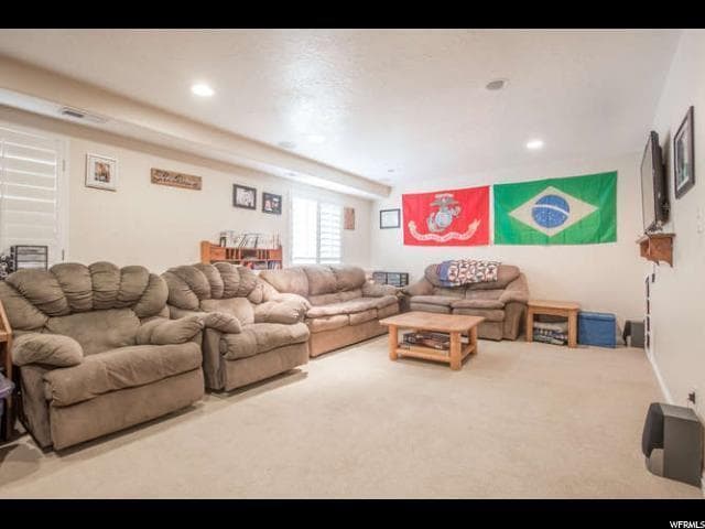 Building Photo - Lovely Townhome Conveniently Located Near ...